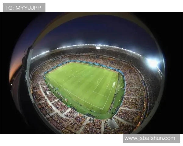 足球星空下的传奇梦：球场与星辰共舞的辉煌时刻